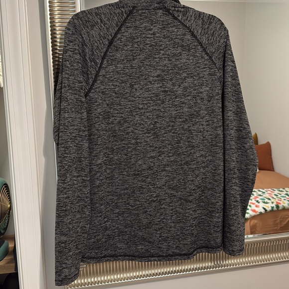 Old Navy Active Go Dry Semi Fitted size L running top - Picture 4 of 4